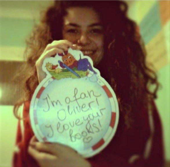 Fan girl holding a plate